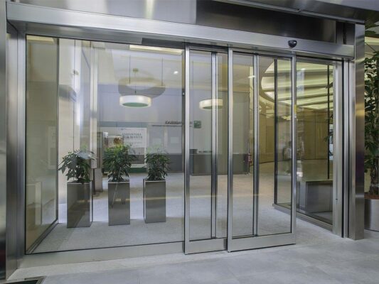 Đơn vị thi công cửa tự động uy tín, nhanh chóng