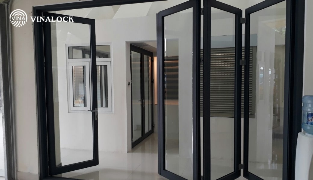 cửa kính tự động 4 cánh