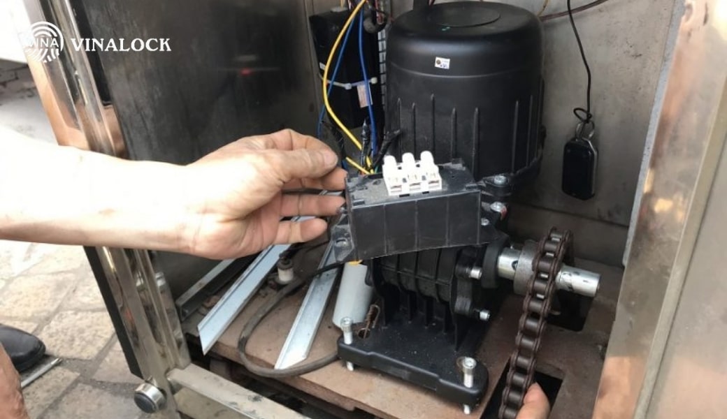 Thay Motor Cửa Tự Động Giá Bao Nhiêu