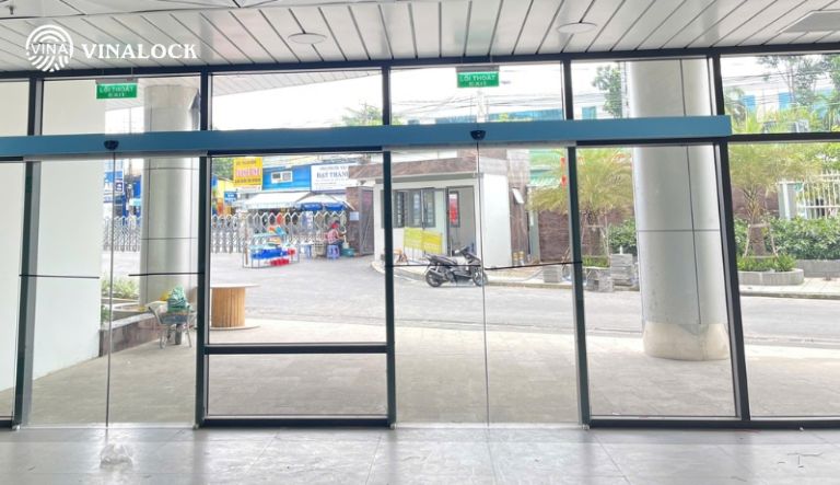 Cửa tự động mất điện có mở được không?