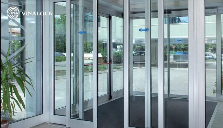 So sánh thiết kế và khả năng tùy biến cửa tự động Nhật Bản và Hàn Quốc
