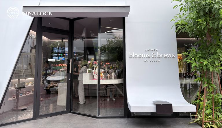 Cách chọn cửa tự động cho quán cafe theo nhu cầu