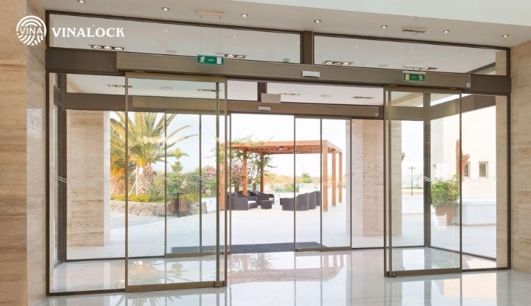 Cách chọn cửa tự động cho showroom theo quy mô