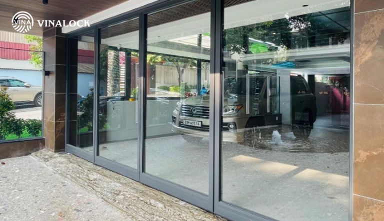 Nguồn điện cho cửa tự động nên chờ ở đâu
